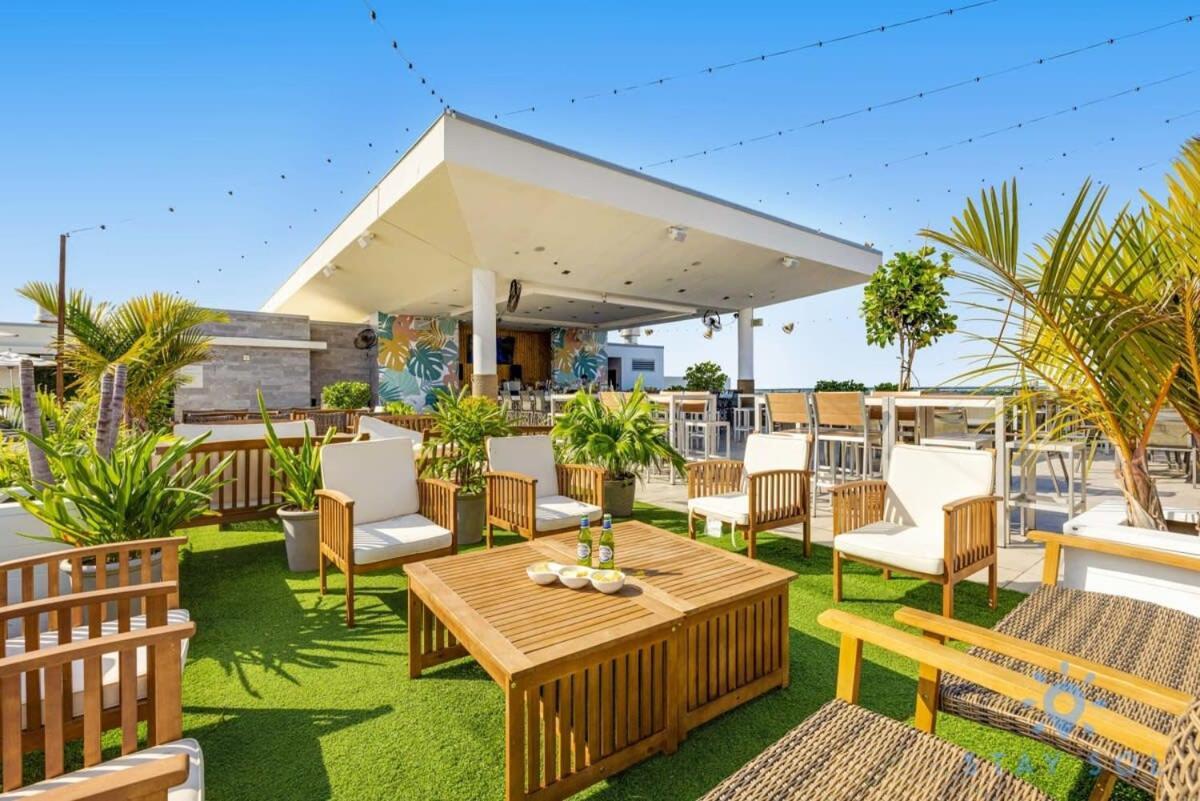 Beach Resort INFINITY EDGE SWIMMING POOL Hollywood Exterior foto